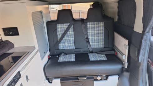 VEL – Toyota campervan met 2 slaapplaatsen uit 2009