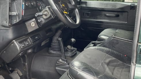 2-PKW-Land-Rover-Dachaufbau aus dem Jahr 2004