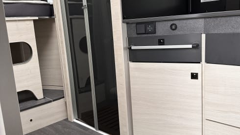 170 PK automaat – very nice, extra spacious, all seasons, 4p semi-integrated 2022, automatic