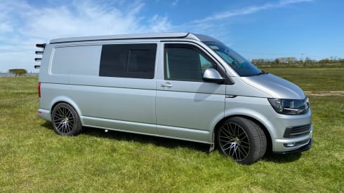 Phoenix – Long wheel base VW Campervan with Solar!