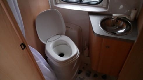 SUPER BUS CAMPER KNAUS BOXSTAR WITH CARRIER FOR ELECTRIC BIKES