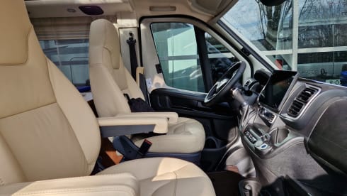 Luxury Malibu bus camper from 2022 for 2 pers