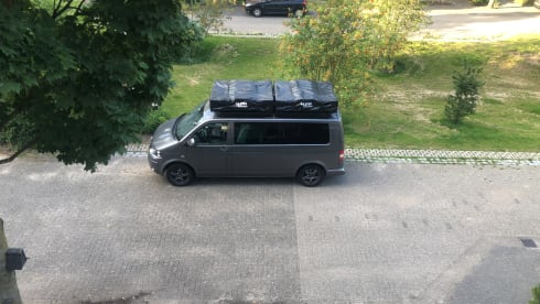 Easy rider  – VW Caravelle 4 pers. Camper van (2 x roof tent)