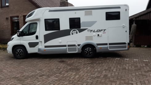 MOOIE CAMPER – > Almost new, Luxury, Complete, Camper for 2-4p