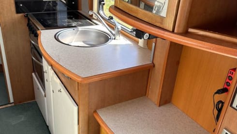 Avonturen met Bessie - een comfortabele, goed uitgeruste camper met 4 slaapplaatsen