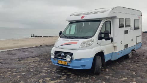 Lovely compact 2-person camper