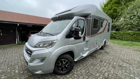 Burstner Lxeo 736 4-person