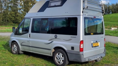 Nuggie – 4-5 seater 2008 Ford Nugget with high roof 