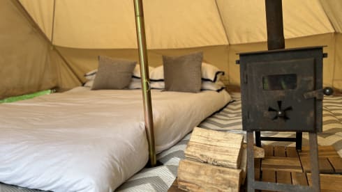 Carol – 2019 VW T6 Caravelle, 4 berth + a cosy bell tent & stove!
