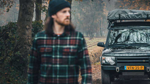 WOLF V8 – Adventure & freedom with a Land Rover with roof tent!