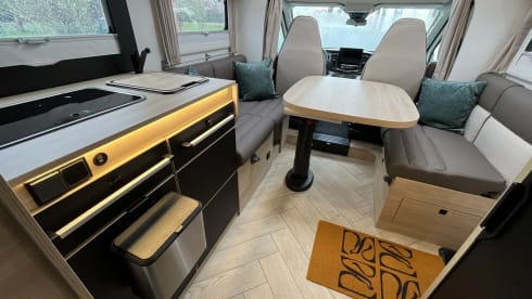 "Reverie" – Linea Titanium 797 Ford 165 AT8V Heavy 3 pers. bwj.2026