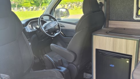 Maxi – Fully electric 2 berth campervan 