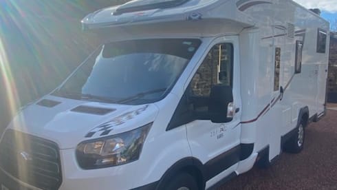 Lux Roller Team – 5 berth Roller Team semi-integrated from 2019