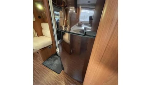 Laika – Very nice luxury Laika Hymer Camper