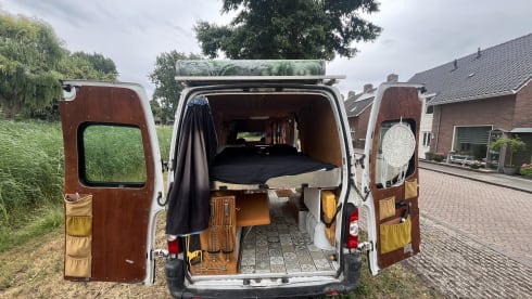 Koos – Off-the-grid camper from 2004