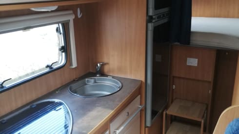 Beautiful 6-person camper, fully equipped, dogs allowed