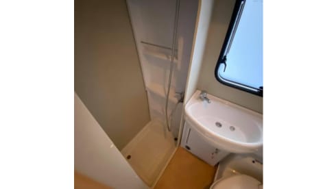 Op stap met de Baron! – Spacious 6-person family camper