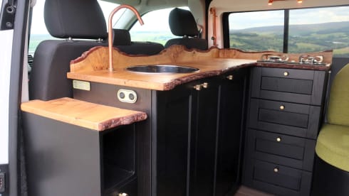 Sully – 2/3 Berth Boutique Off Grid Adventure Van near the Peak District.