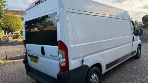Ashton – Renault campervan met 2 slaapplaatsen uit 2012