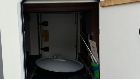 4p Adria Matrix hef- en lengtebedden – Luxurious, fresh camper with plenty of space!