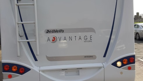 Mo – Fiat4p Dethleffs integrated from 2009 very luxurious and neat. Spacious motorhome.