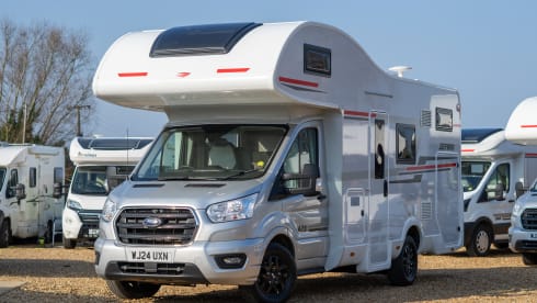UXN – 6 berth | 3 Large Beds | Air conditioned | Zefiro 675
