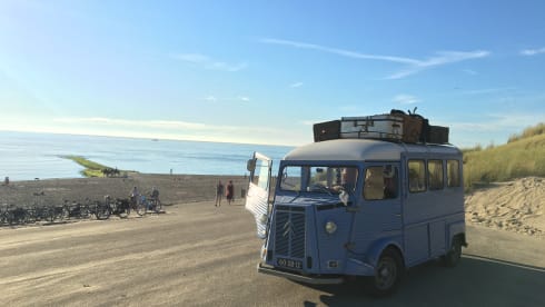 Feel good trip in retro Citroen HY - ultimate relaxation with character