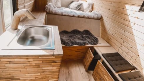 Sprinti – Large Sprinter with a chic wooden interior and skylight