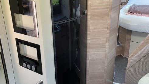 Camper.4000 – Luxury camper - Adria Matrix M 670SC (5 seats)