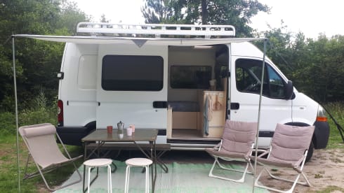 Atmospheric modern bus camper (3 pers)