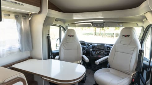 Pilote P650C – Camper per 2-3 persone molto lussuoso e completamente attrezzato.