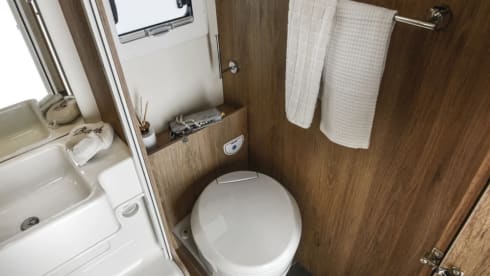 New and Luxurious 2023 Reg, Roller Team Autoroller 707 automatic Motorhome 