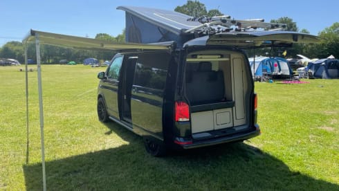 Seymour  – Luxury 2021 VW high spec campervan with flexible collection/drop-off