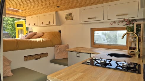 De Gele Rakker – Peugeot-Bus mit 2 Sitzen aus dem Jahr 2015