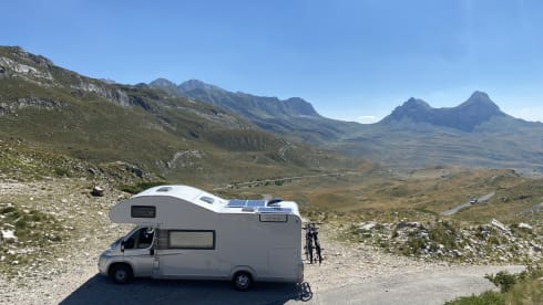 Roadtripper – Nice, very complete family camper with many extras