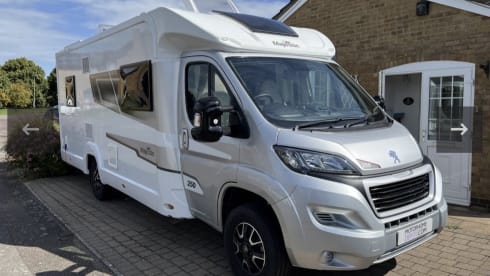 Queenie – Eldiss Majestic 250 - luxury 4 berth with extras 