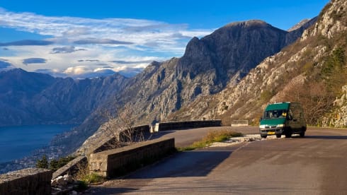 Gaia – Gaia - cozy green camper with wood stove