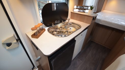 Carado V339 – Experience the freedom! (built in 2021) Compact and luxurious with all options and a queen bed 