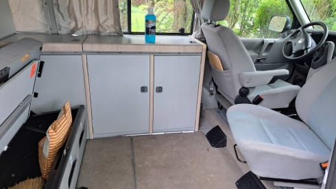 Volkswagen camper bus – 4p Volkswagen California from 2001 4wd