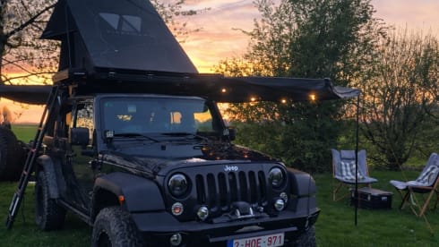 W R A N G L E R . – Jeep Wrangler Rubicon avec remorque tout-terrain en option RS Camp ES-3 (<750 kg)
