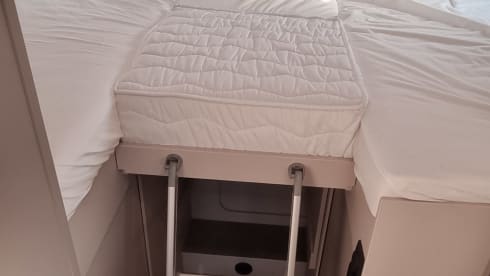 2026 NIEUW! – 🚐 LMC Splinternieuwe ruime half-integraal voor 4 personen