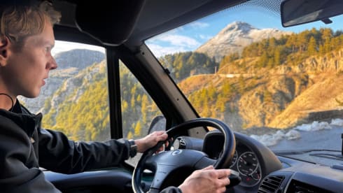 Gaia – Gaia - cozy green camper with wood stove