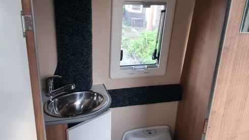 Jodokus – 2p Peugeot bus uit 2012