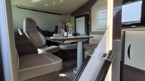 Exclusive 4-seater Integrated – McLouis Carat 873G (2024)