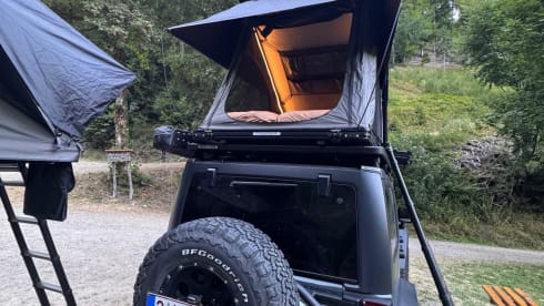 W R A N G L E R . – Jeep Wrangler Rubicon avec remorque tout-terrain en option RS Camp ES-3 (<750 kg)
