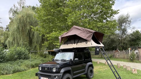 Einzigartiger Suzuki Jimny mit Vickywood-Dachzelt