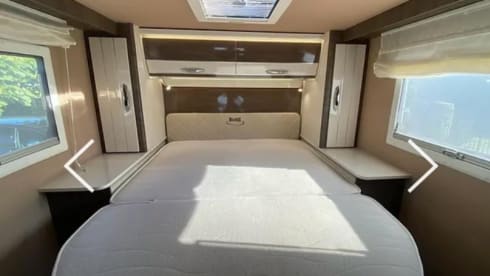 4 person luxury motorhome Fiat semi-integrated 