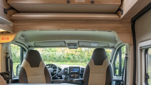 Easy Rider Family – Super compact 4-person campervan with 4 sleeping places and automatic transmission