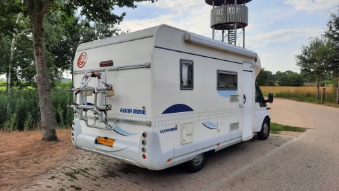 Floortje – Luxury self-sufficient semi-integrated (compact and very complete)