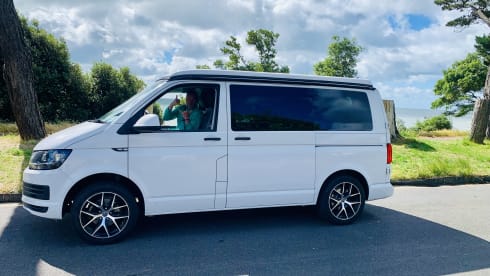 Hercules  – Gloucestershire, 4 berth VW campervan 2015 (TV, microwave & awning)